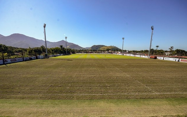 Flamengo inicia mudanças em gramado do Ninho para o inverno 