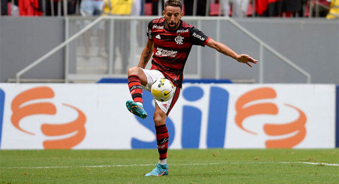 Ex-lateral do Flamengo ‘amarga’ reserva e enfrenta críticas da imprensa chilena
