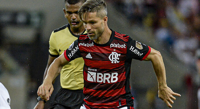 Narrador se retrata após chamar Diego de ‘chefe da panela’ do Flamengo