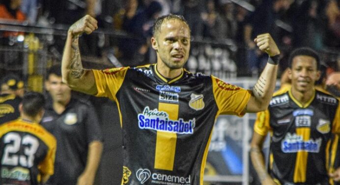 Jogador do Novorizontino provoca Vasco e imita comemoração de Gabigol