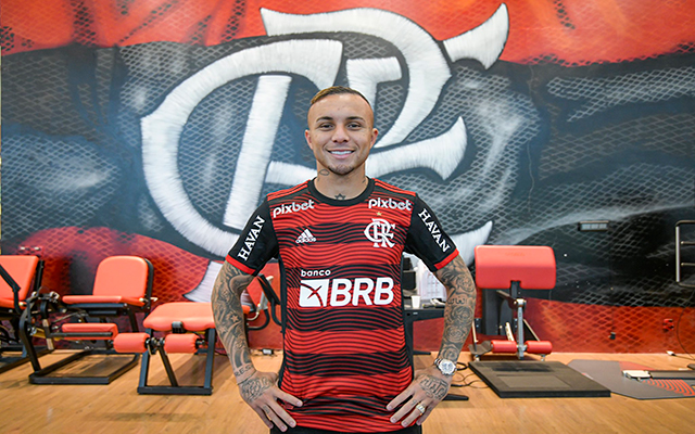 Novo reforço do Flamengo, Cebolinha acompanha vitória sobre o América-MG