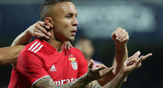 Dirigente do Benfica chega ao Rio nesta quinta para concluir venda de Everton Cebolinha ao Flamengo