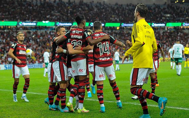 Flamengo bate o Cuiabá, vence a primeira com Dorival e alivia a pressão