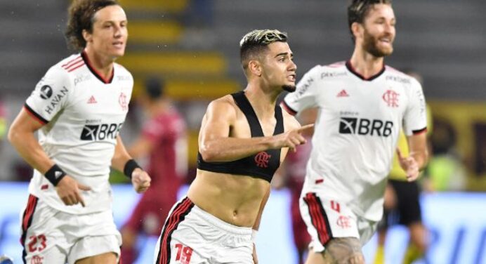 Andreas Pereira se despede do Flamengo com discurso emocionante no vestiário