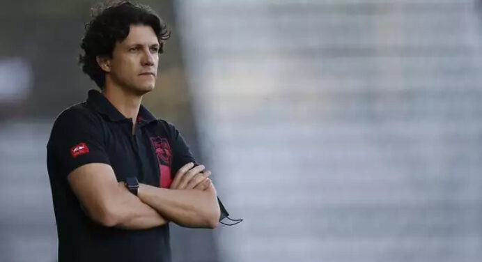 Ex-Flamengo é anunciado como novo técnico do Athletico-PR