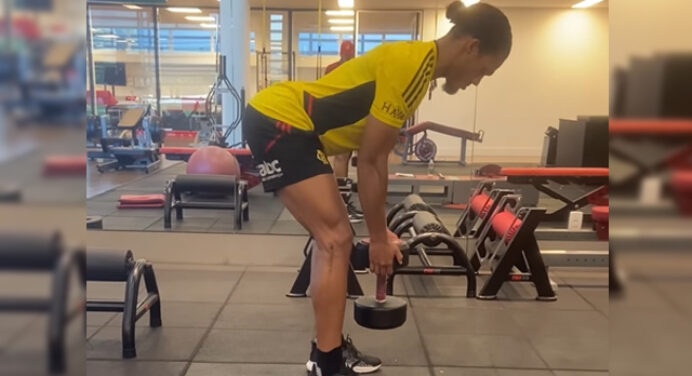 Rafael Santos e Matheus Thuler treinam no CT do Flamengo e aguardam definição do futuro