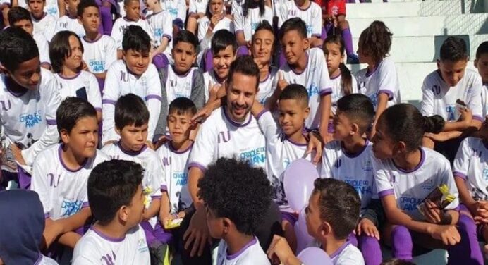 Everton Ribeiro inaugura projeto social em São Paulo