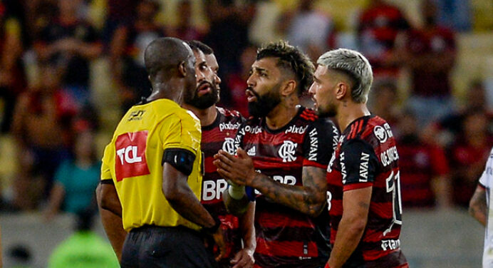 CBF divulga áudios do VAR de Flamengo x Athletico-PR