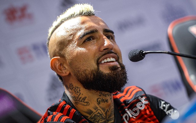 Vidal diz que Flamengo é o melhor lugar para ganhar títulos