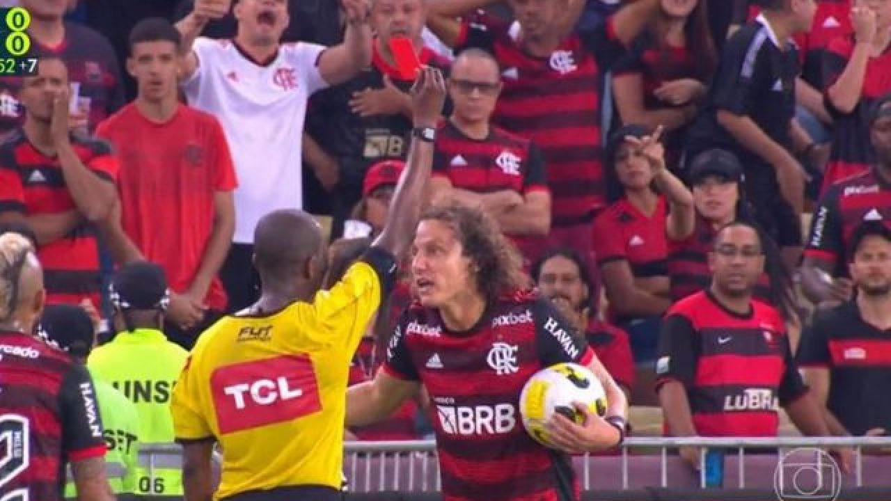 Qual jogo David Luiz foi expulso?