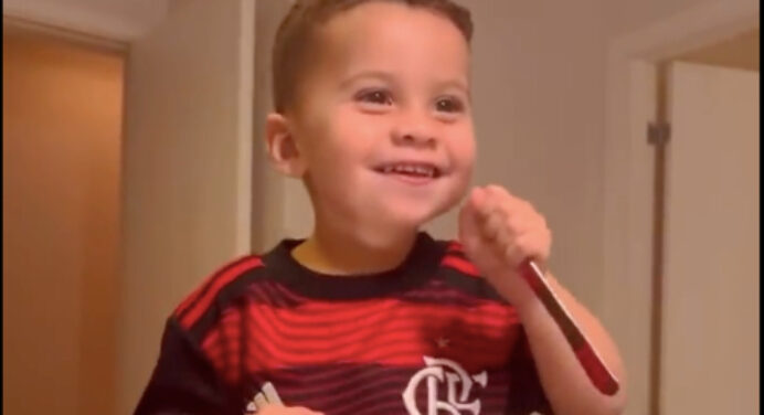 Alerta fofura! Filho de Cebolinha esbanja carisma e derrete torcedores do Flamengo