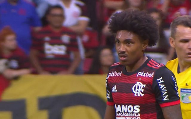 Vitinho acerta com clube árabe e se aproxima de deixar Flamengo