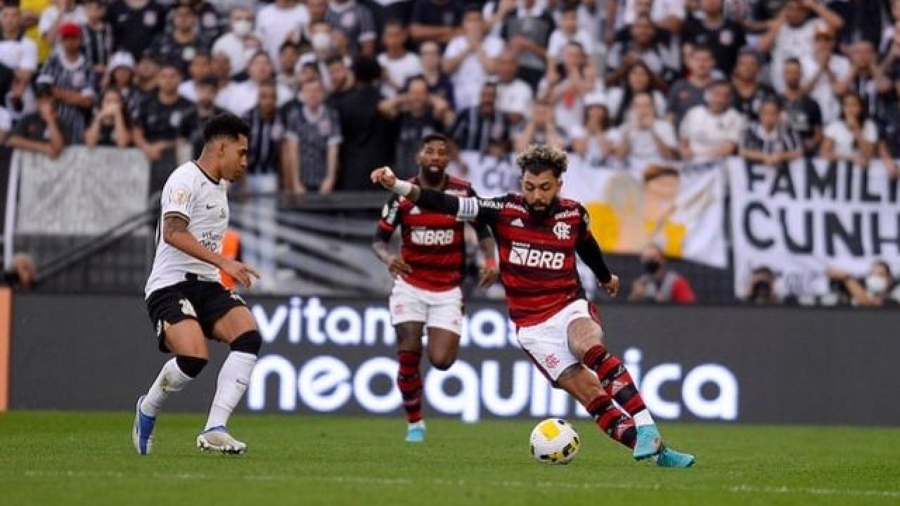 Gabigol leva amarelo após o fim do jogo e será desfalque para o Flamengo