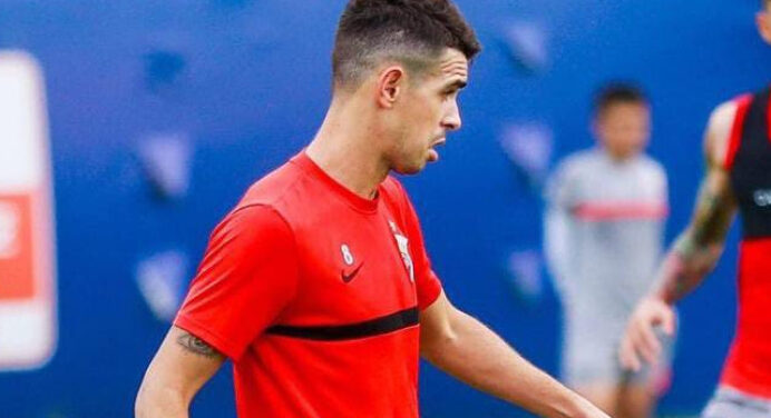 Flamengo planeja anunciar Oscar antes de jogo contra o Corinthians, pela Libertadores
