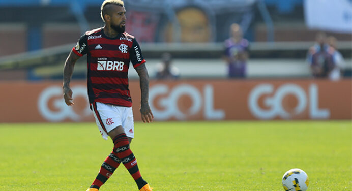 Vidal inicia jogada de gol da virada sobre o Avaí em estreia pelo Flamengo; veja números