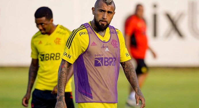 Flamengo divulga imagens do treino desta segunda com foco no Athletico-PR