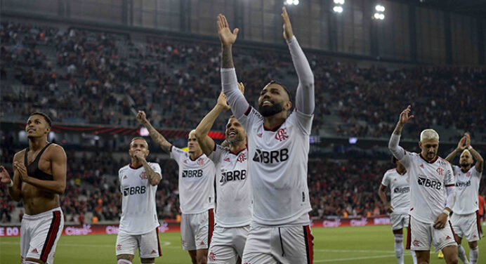 Flamengo encerra sequência positiva de Athletico-PR e Corinthians em suas arenas
