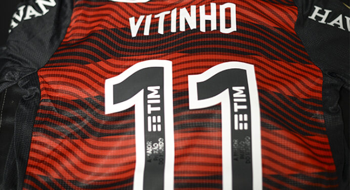 Saída de Vitinho do Flamengo deixa a camisa 11 vaga