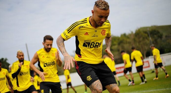Com dois desfalques, Flamengo finaliza primeiro treino com foco no Botafogo