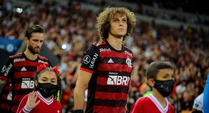 David Luiz é o único pendurado para jogo entre Corinthians e Flamengo