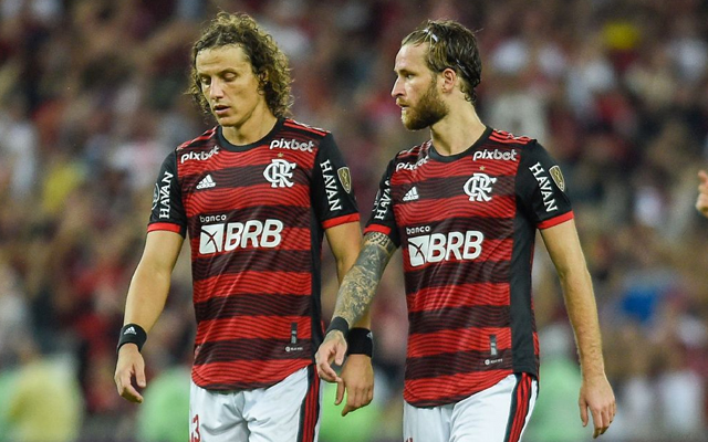 David Luiz e Léo Pereira recebem terceiro amarelo e desfalcam Flamengo contra o Vélez