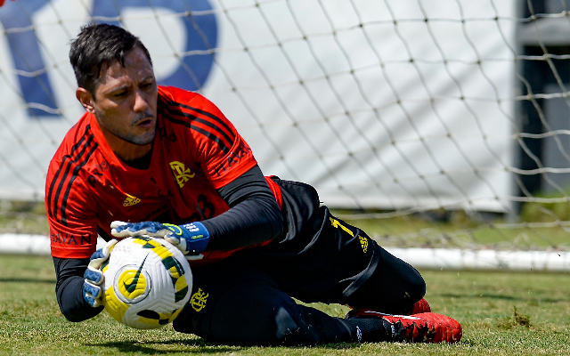 Com Diego Alves, Flamengo divulga lista de relacionados para jogo contra o Botafogo