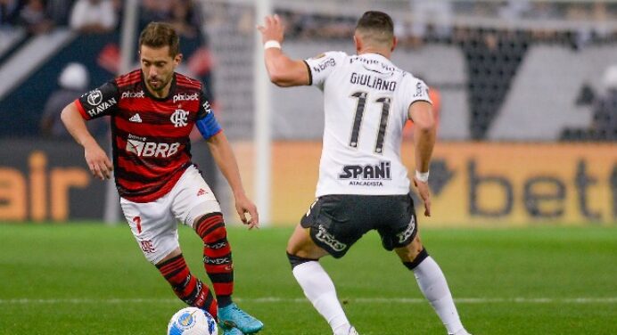 Flamengo é multado por atrasar jogo contra Corinthians, no Brasileirão