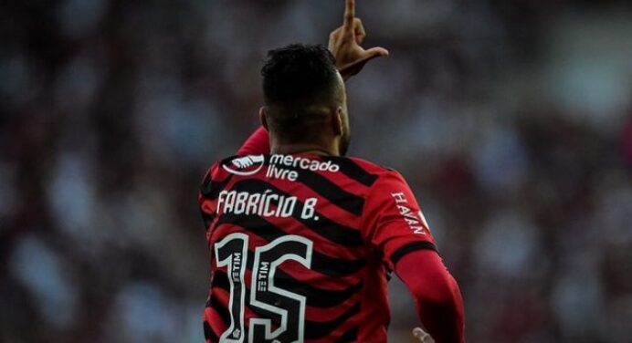 Portal de estatísticas aponta Fabrício Bruno como jogador do mês de agosto do Brasileirão