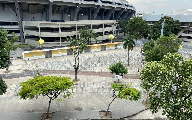 Cambistas cobram preços abusivos para jogo entre Flamengo x Corinthians, no Maracanã