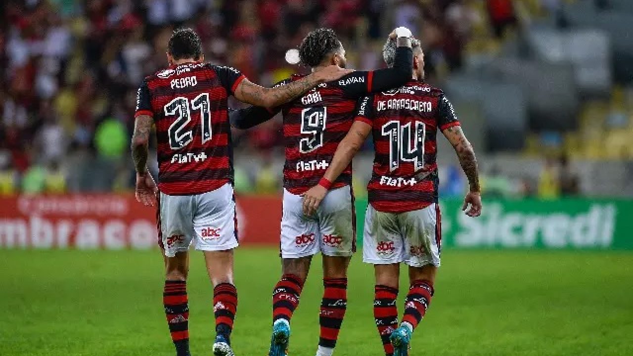 Em seleção da América, quinteto do Flamengo é homenageado pelo clube nas redes sociais