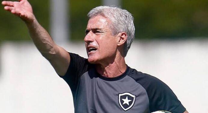 Luís Castro tem quase dez dias livres no Botafogo para clássico contra o Flamengo