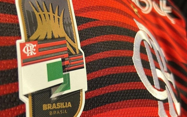 Flamengo lança camisa com homenagem à torcida; jogadores usarão patchs de  seus estados
