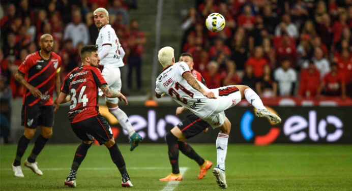 Gol de bicicleta de Pedro é eleito o mais bonito do Flamengo na temporada