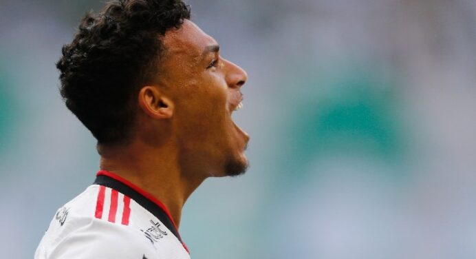 Meia do Flamengo é aprovado em ‘teste’ e deve ganhar espaço na próxima temporada