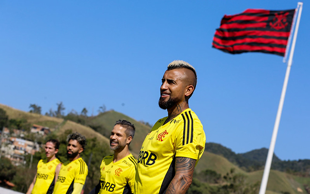 Flamengo deve ter time misto contra o São Paulo; veja provável escalação