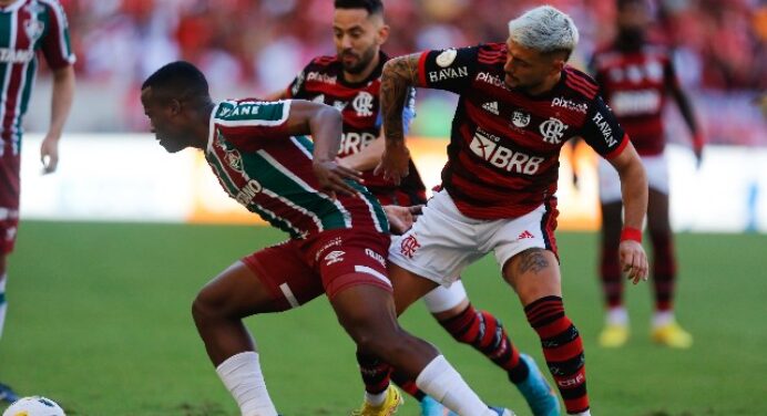 Dorival revela ‘incômodo’ de Arrascaeta e justifica substituição: “Não queremos que se agrave”