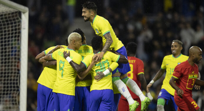 Com Everton Ribeiro no 2º tempo e Pedro no banco, Brasil derrota Gana em amistoso