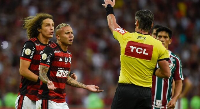 Clássico Flamengo x Fluminense soma 11 expulsões em 2022