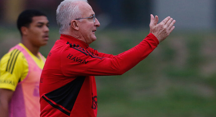 Com definição do time titular, Flamengo encerra preparação para jogo contra o São Paulo em treino nesta terça