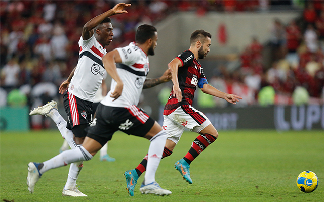 Everton Ribeiro lidera 5 estatísticas no Flamengo de Dorival Júnior