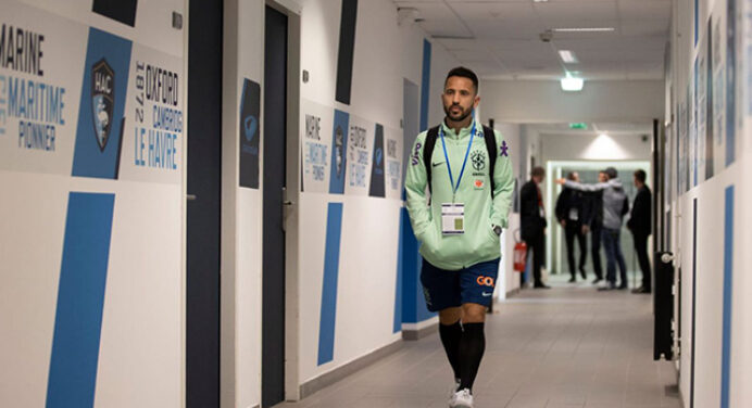 Everton Ribeiro tem atuação discreta, e flamenguistas pedem mais tempo para o meia na Seleção