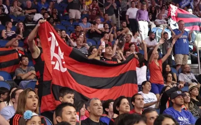 Técnico do Flamengo no basquete relembra show da torcida nos Estados Unidos: “Invasão”