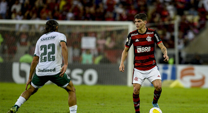 Flamengo aposta em ataque eficiente para superar Goiás e manter briga pelo Brasileirão