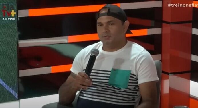 Dono do meme ‘Bora, Bill’ visita CT do Flamengo após vídeo viralizar na internet