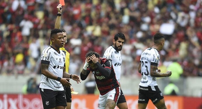 Reclamação foi o motivo das duas expulsões do Flamengo no atual Brasileirão