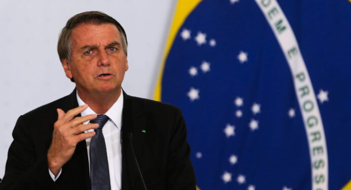 Bolsonaro apoia estádio do Flamengo, mas diz que terreno ‘não será doado’