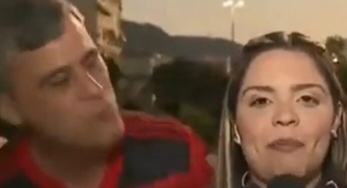 Torcedor que deu beijo em repórter da ESPN está proibido de frequentar jogos do Flamengo