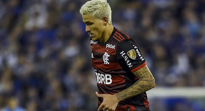 Leeds estuda proposta por Pedro, destaque do Flamengo
