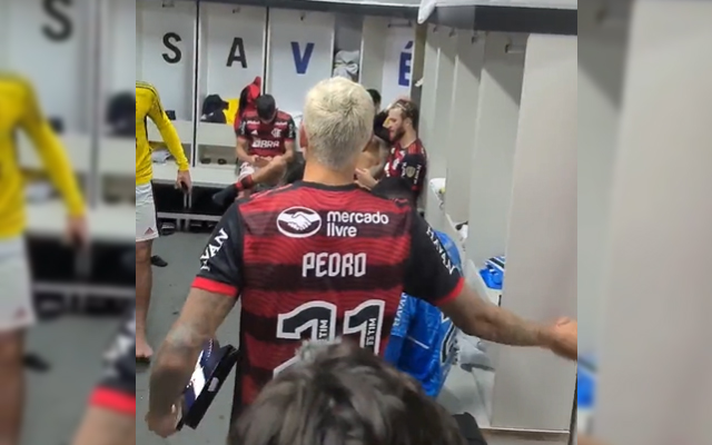 AI PEDRO! Jogadores cantam para artilheiro e vão aos risos no vestiário; veja vídeo