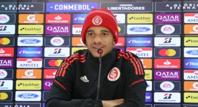 Taison cita Flamengo e não garante permanência no Internacional